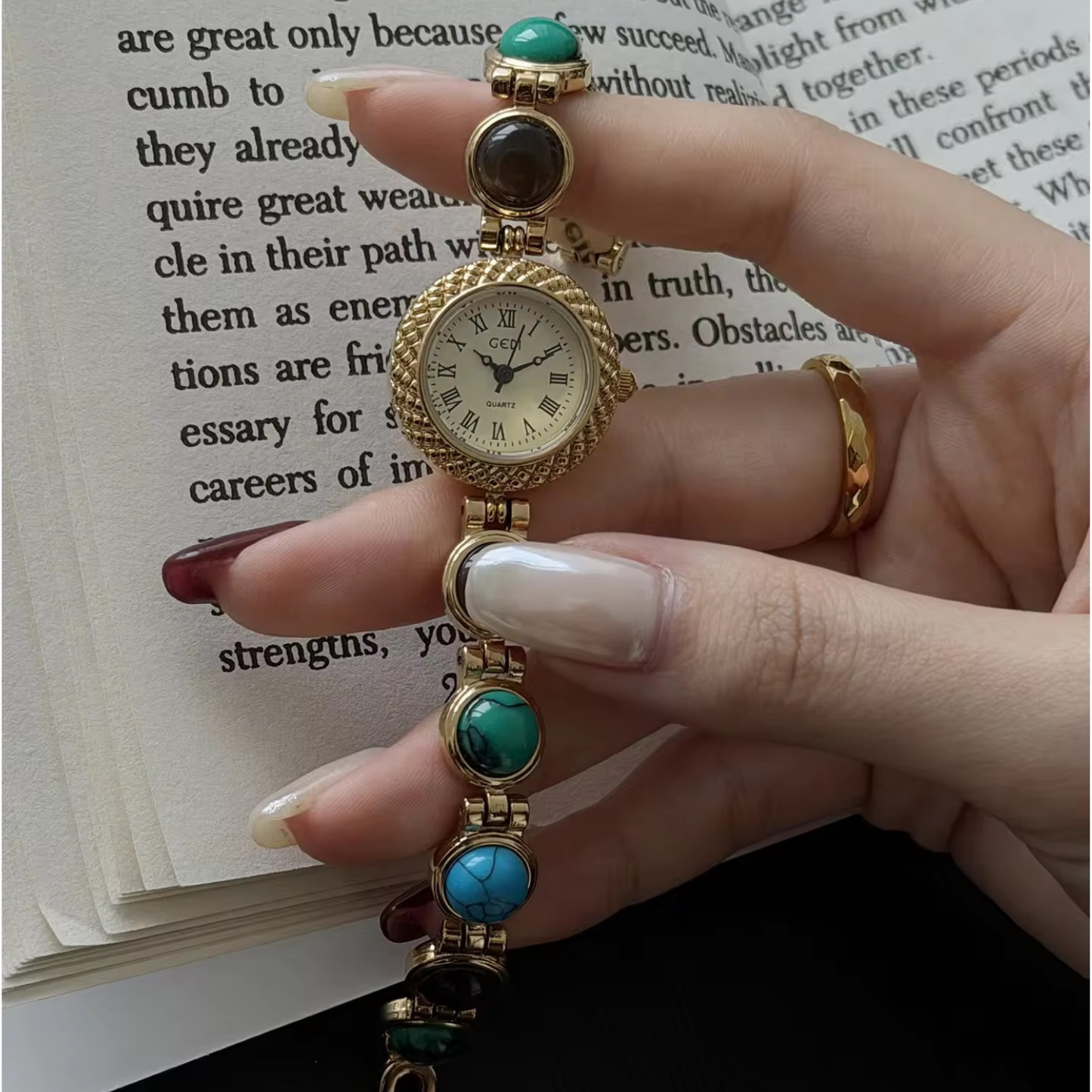 Montre bijou Louisa - Or et pierres précieuses